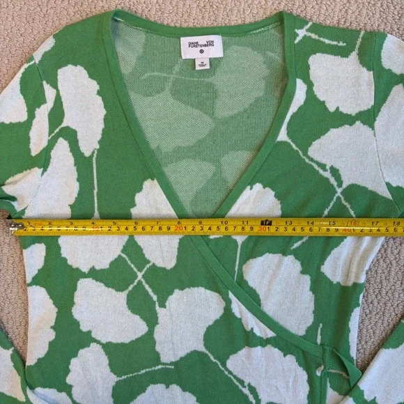 Diane von Furstenberg Target Green Ginkgo Leaf Wrap Sweater Tunic Sz Medium DVF - Picture 10 of 16